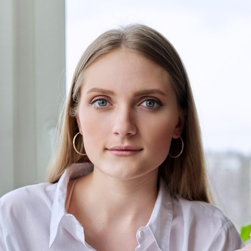 head-shot-portrait-of-a-young-blonde-woman-looking-at-the-camera-e1681376724284.jpg
